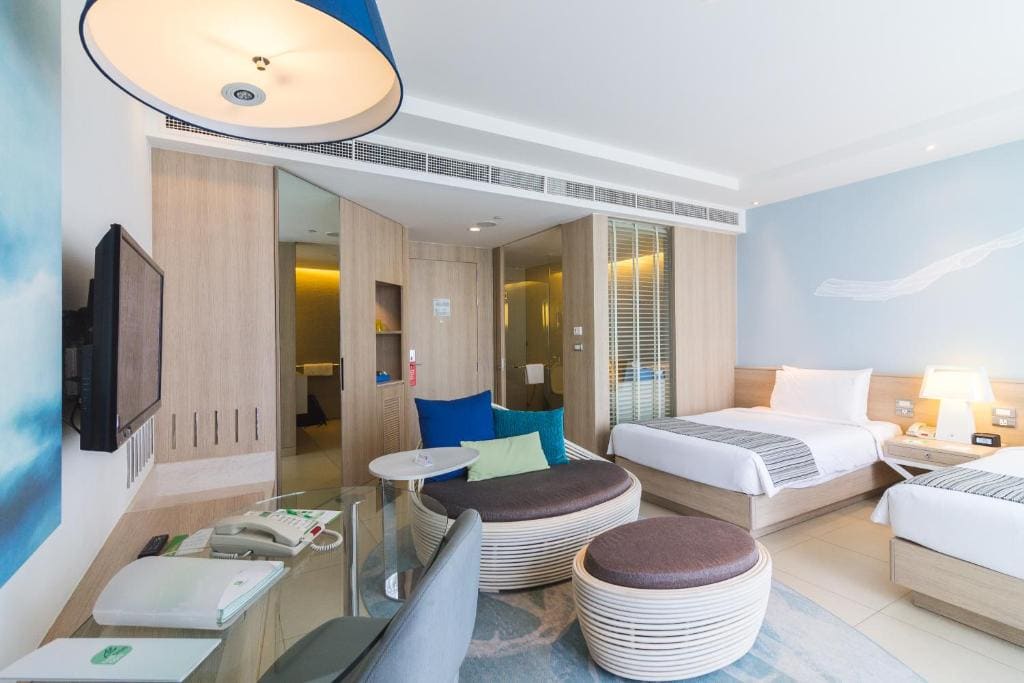 Standard Twin Room with Executive Tower room - Image 2