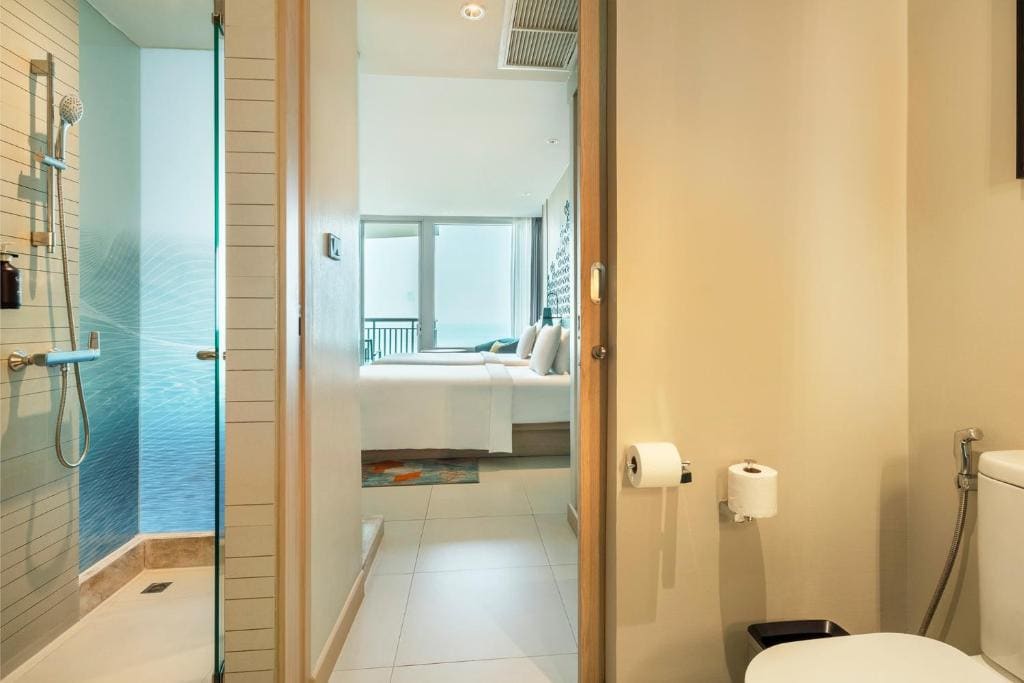 Standard Twin Room with Ocean View and Bay Tower room - Image 1