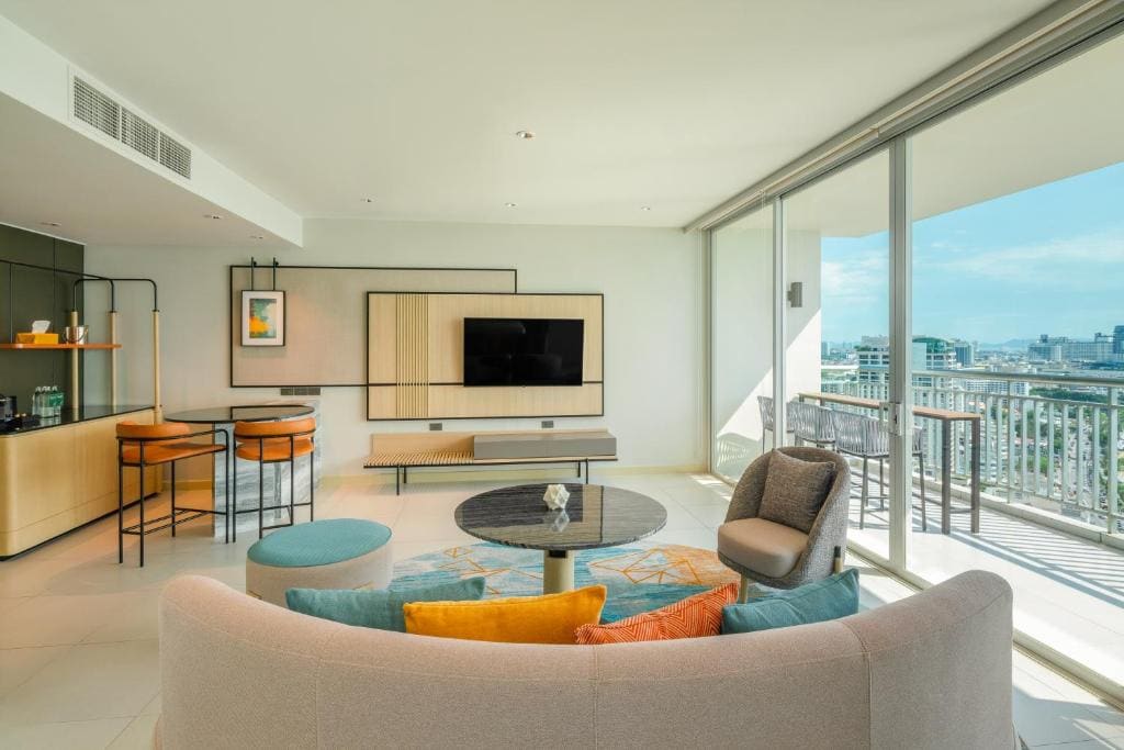 One-Bedroom King Suite with Panoramic View - Bay Tower room - Image 1