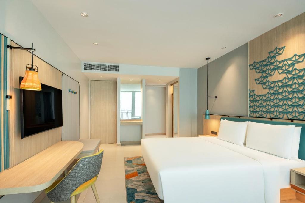 One-Bedroom King Suite with Sea View - Bay Tower room - Image 1