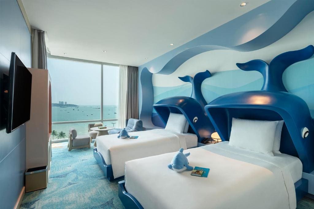 Premium King Room with Pattaya Beach view and Bay Tower room - Image 2