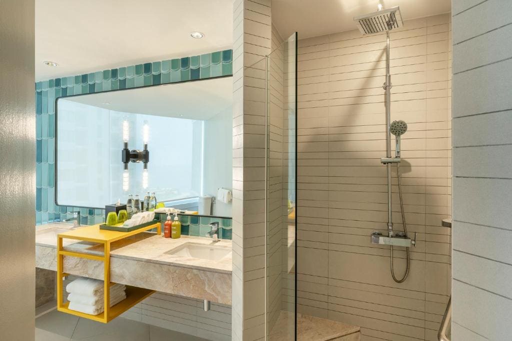 One-Bedroom King Suite with Sea View - Bay Tower room - Image 3