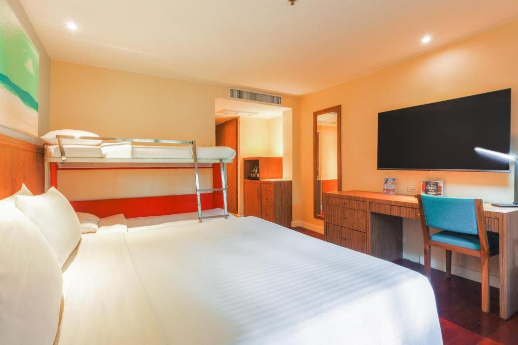Standard Family Room room - Image 3
