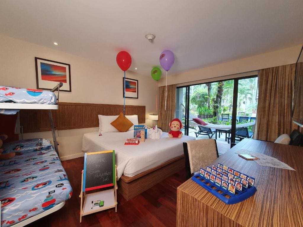 Standard Family Room room - Image 2