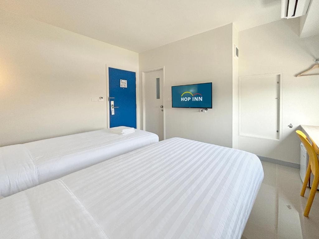Standard Twin Room room - Image 3