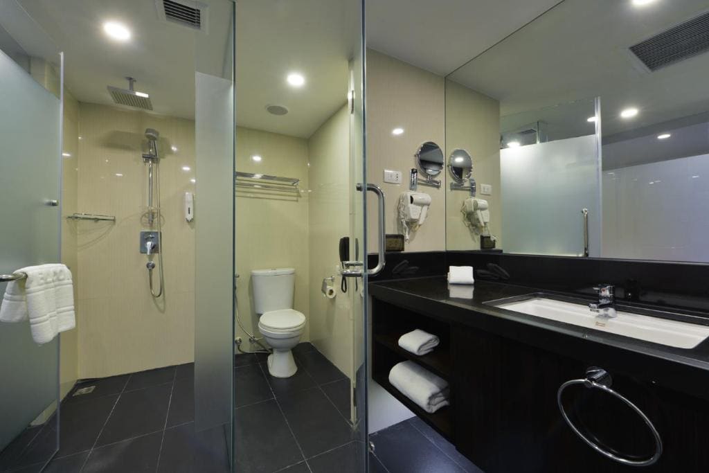 Superior Twin Room - No Window room - Image 3