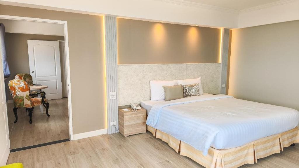 Superior Twin Room room - Image 2