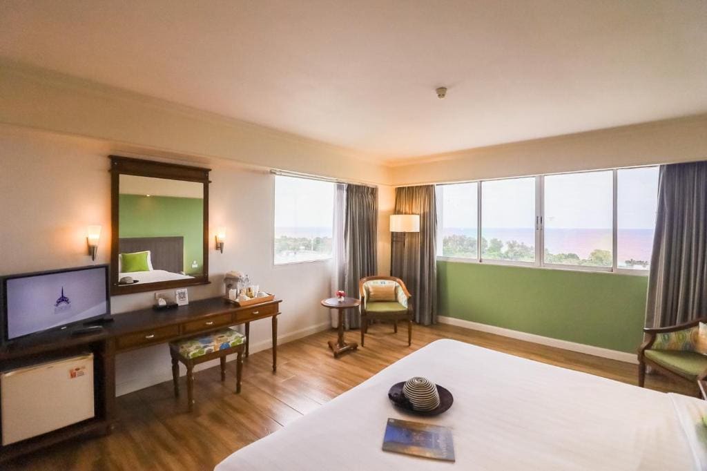 Superior Twin Room room - Image 3
