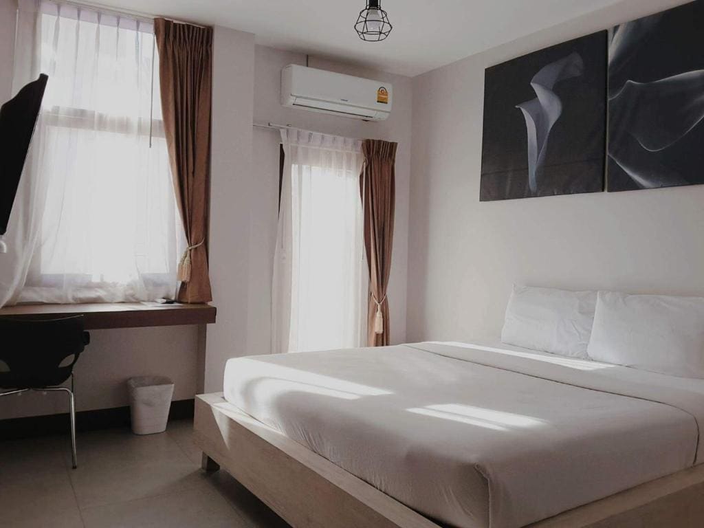 Standard Family Room room - Image 2