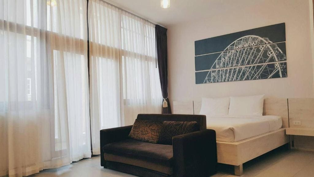 Standard Family Room room - Image 1