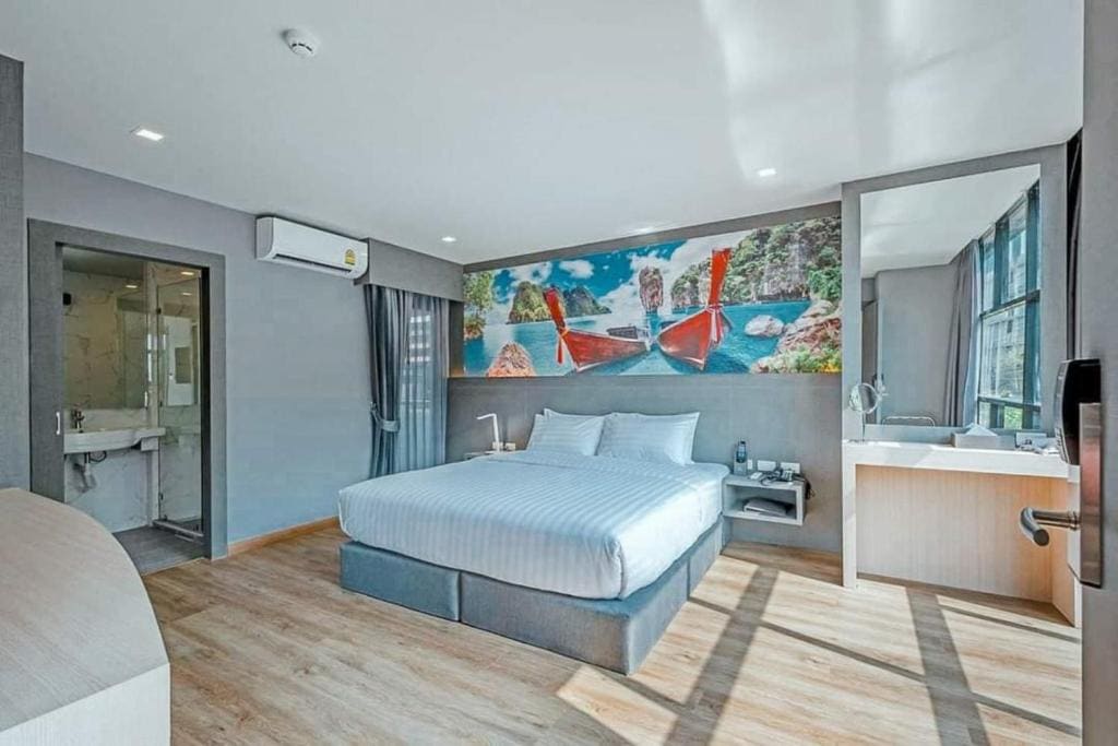 Deluxe Double Room with City View room - Image 3