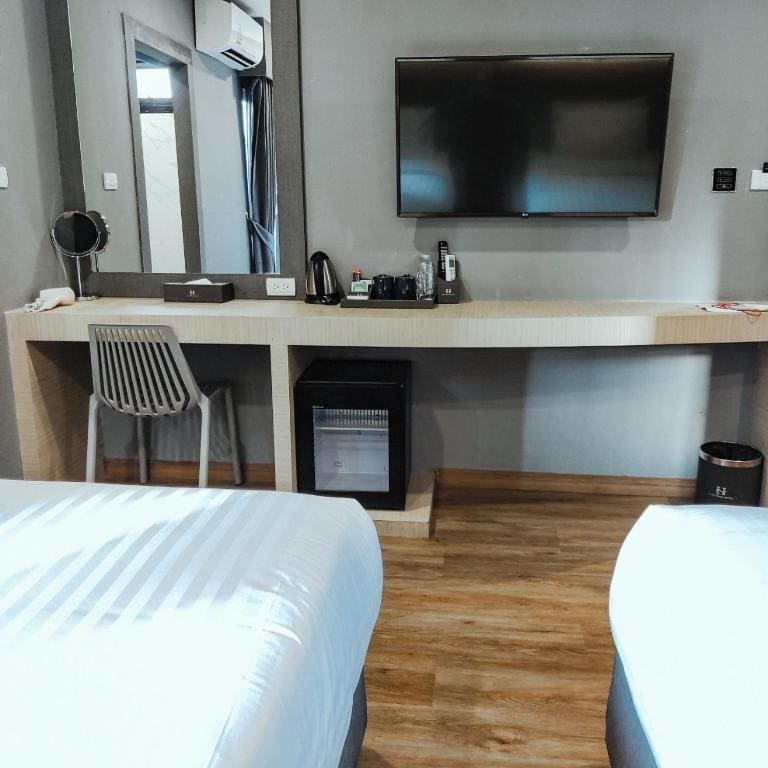 Deluxe Twin Room room - Image 2