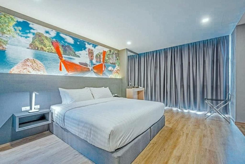 Deluxe Double Room with City View room - Image 2
