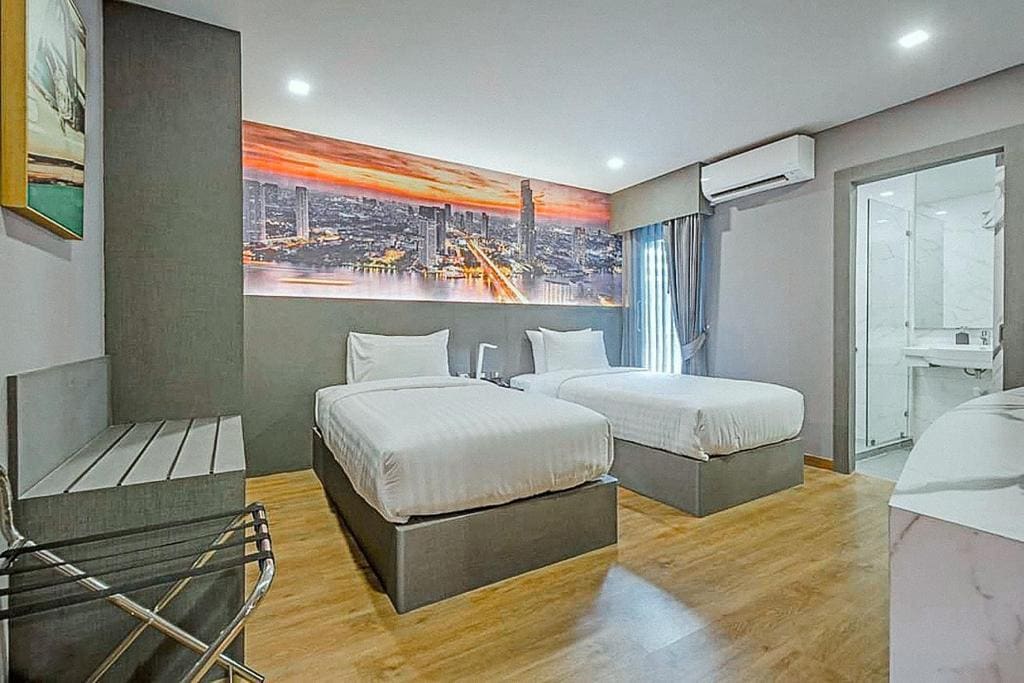 Deluxe Twin Room room - Image 3