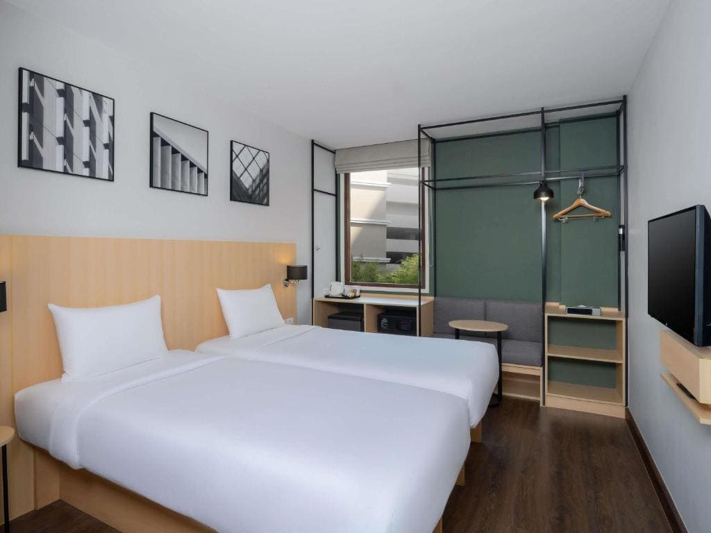 Superior Queen Room room - Image 2