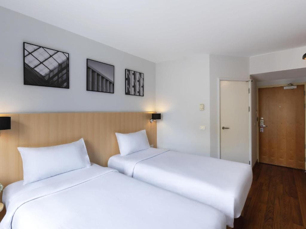Superior Twin Room room - Image 3
