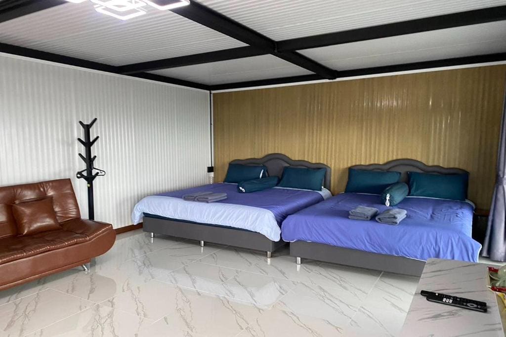 Family Room room - Image 2