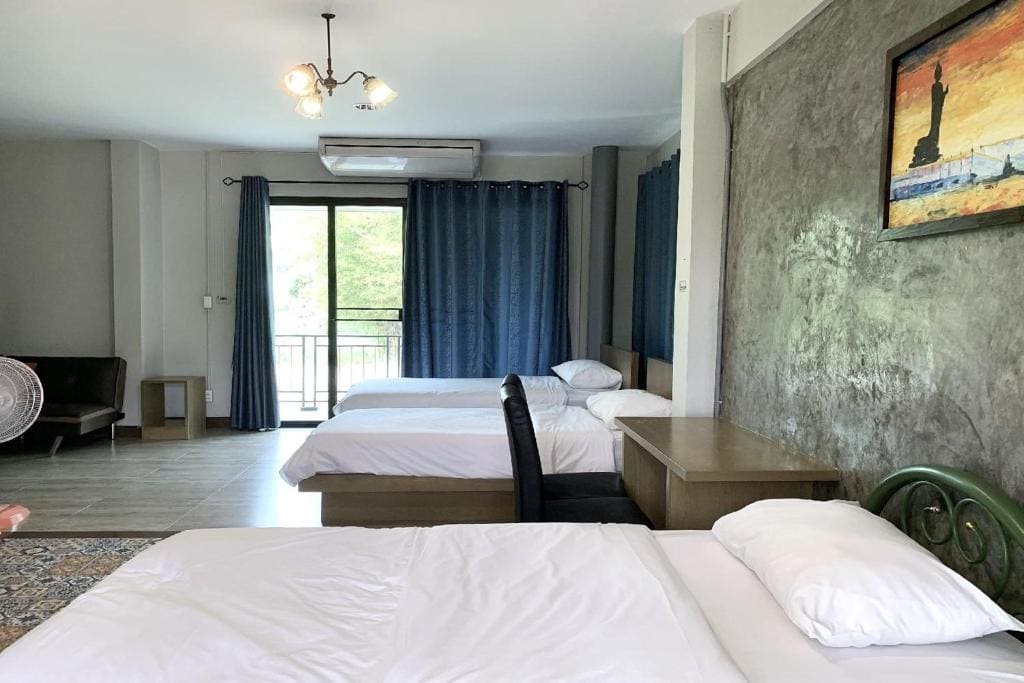 Deluxe Twin Room room - Image 3