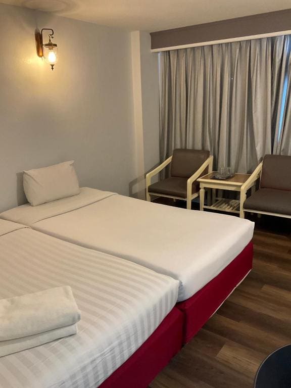 Standard Twin Room room - Image 3