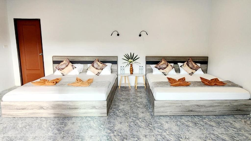 Bungalow room - Image 2
