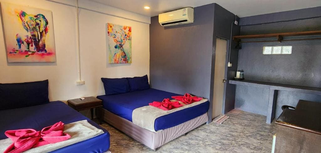 Standard Family Room room - Image 1