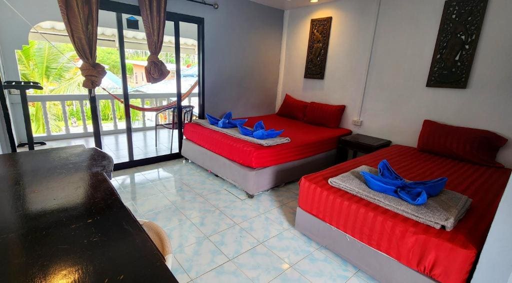 Standard Family Room room - Image 2