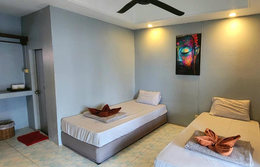 Standard Twin Room room - Image 2