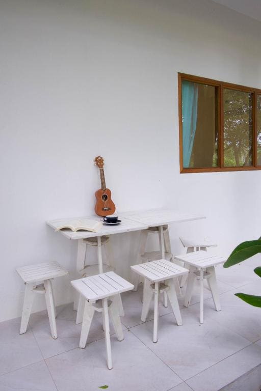 Family Room with Garden View room - Image 3