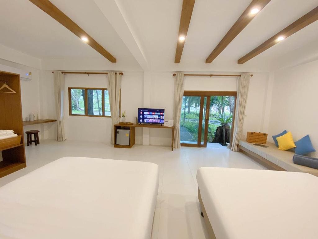 Family Room with Garden View room - Image 2