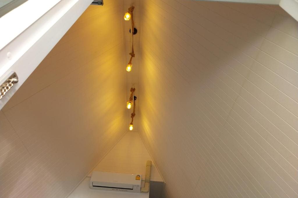 Bungalow room - Image 1