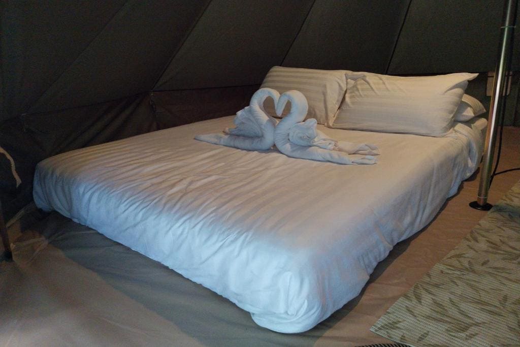 Tent room - Image 1