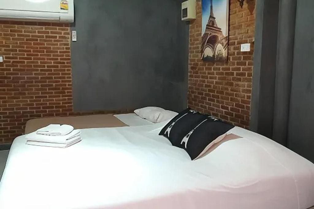 Tent room - Image 1