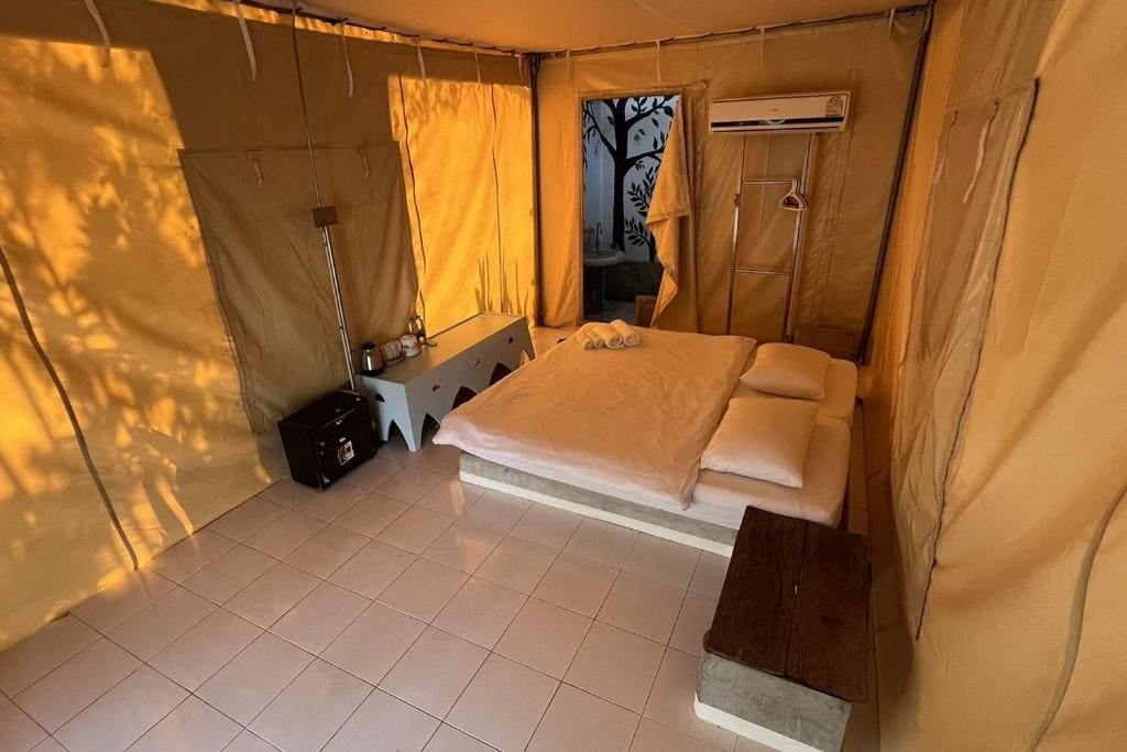 Tent room - Image 3