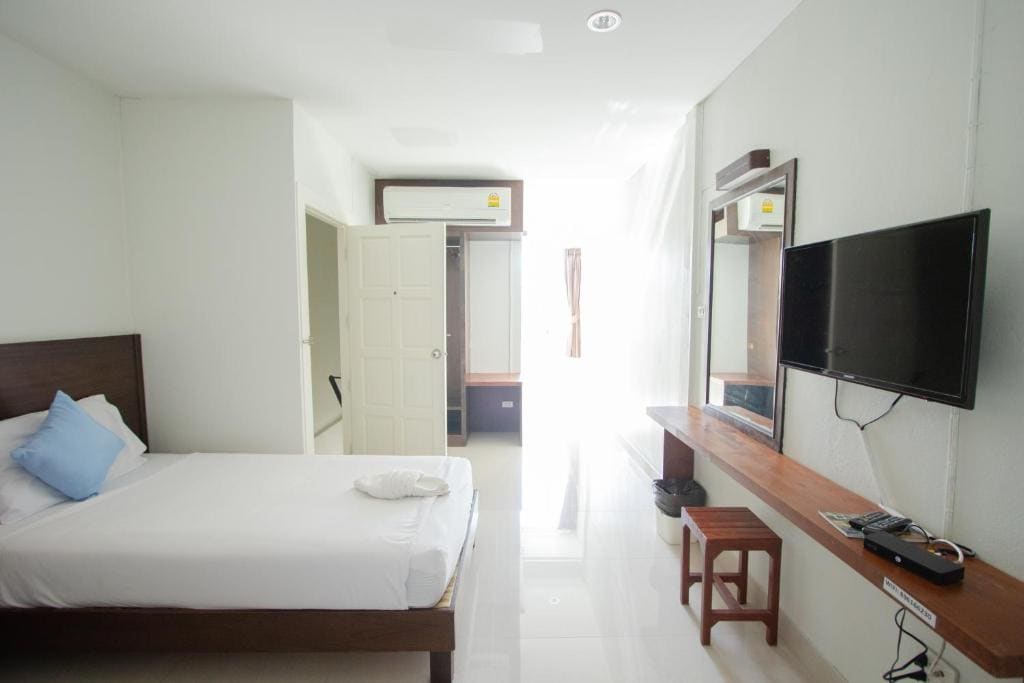 Family Room room - Image 2