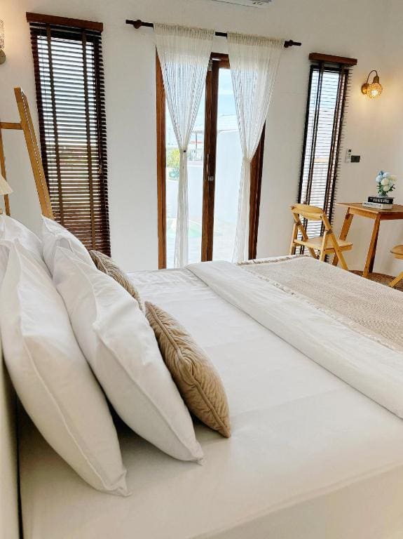 Deluxe Double Room with Bath room - Image 2