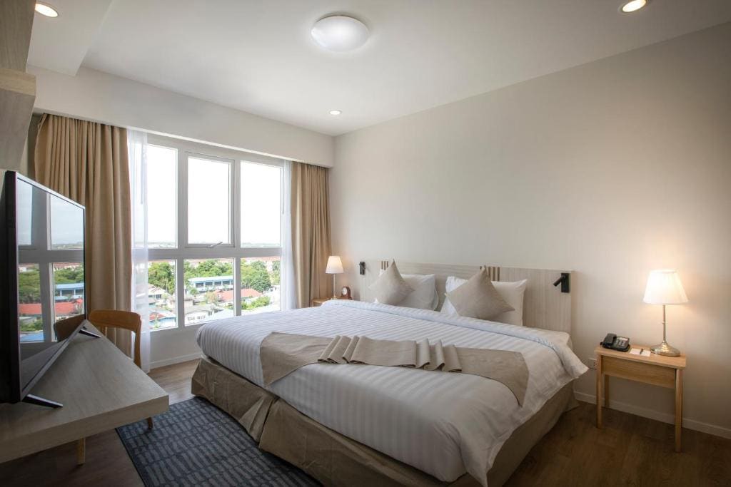One-Bedroom Suite room - Image 3