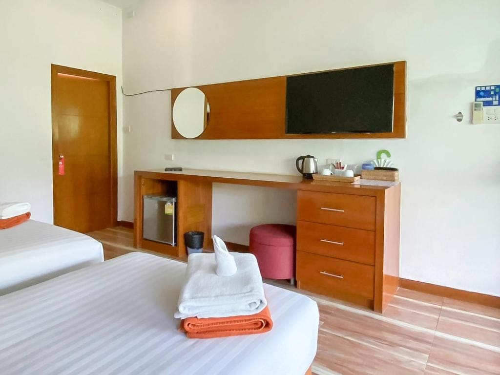 Deluxe Room with Balcony (Twin bed) room - Image 3