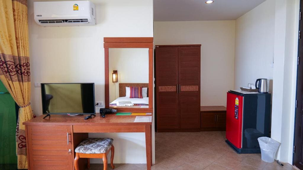 Single Room with Balcony room - Image 2