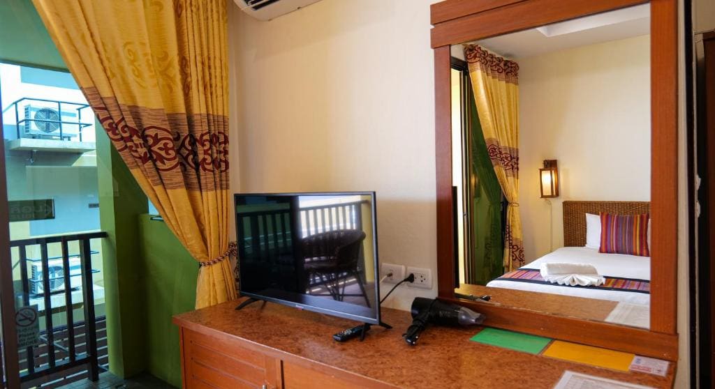 Single Room with Balcony room - Image 3