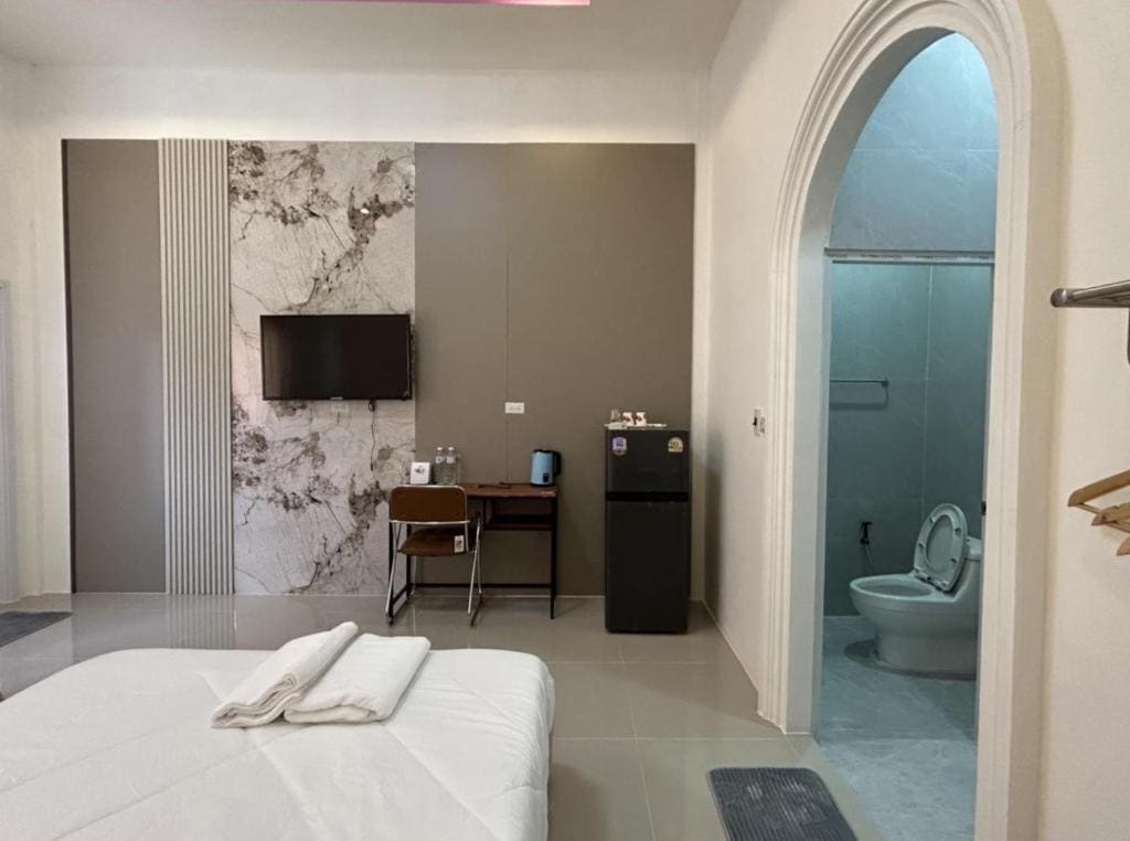 Superior Triple Room room - Image 3