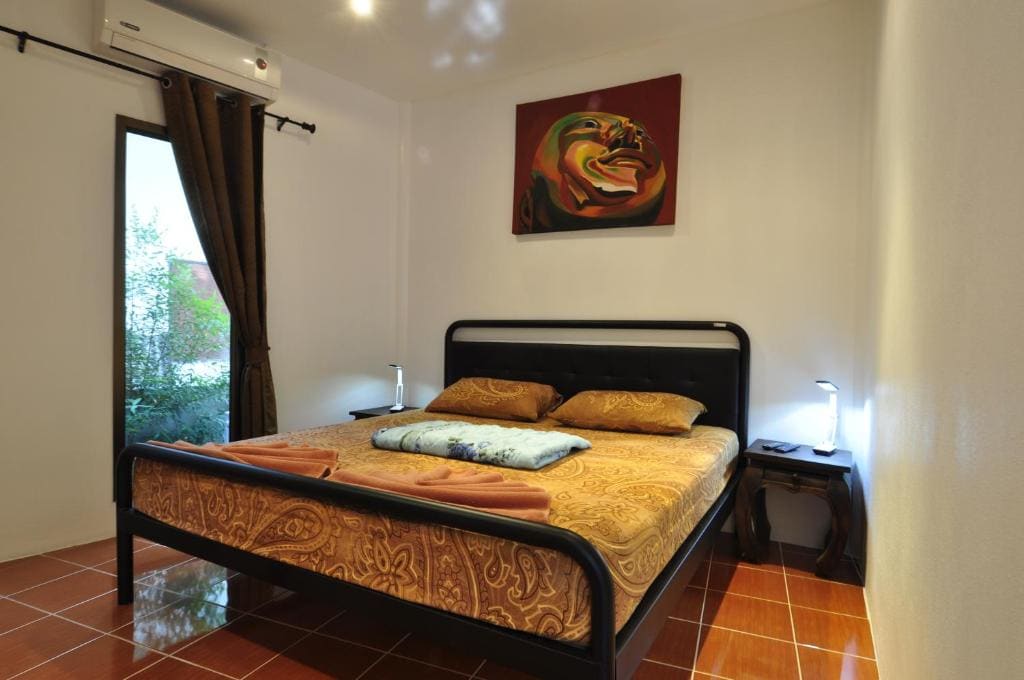Suite with Whirlpool room - Image 3