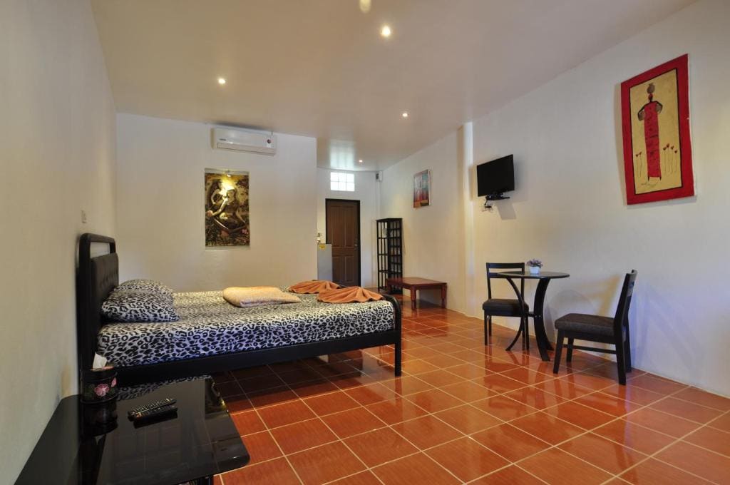 Deluxe King or Queen Room room - Image 1
