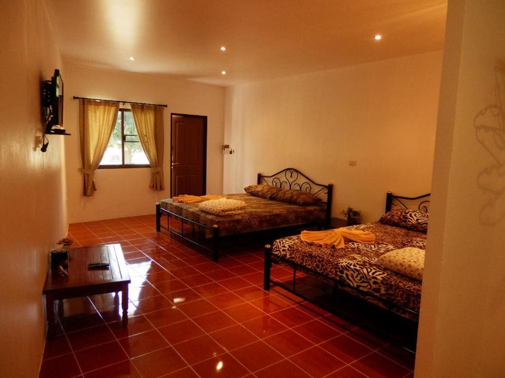 Family Room room - Image 2