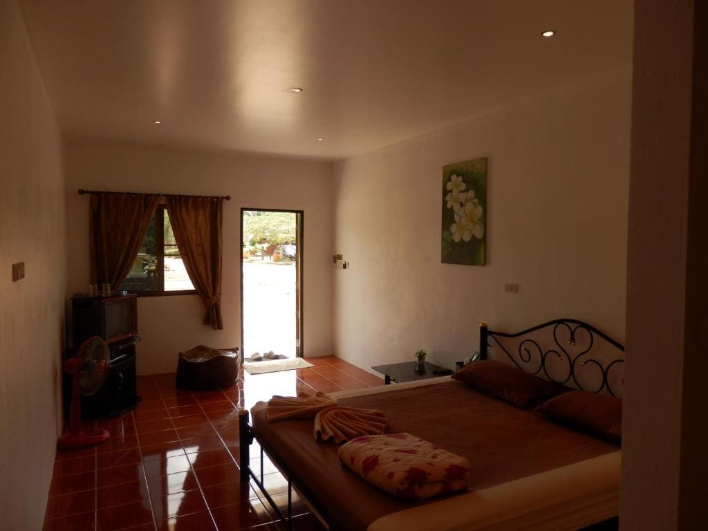 Deluxe King or Queen Room room - Image 3