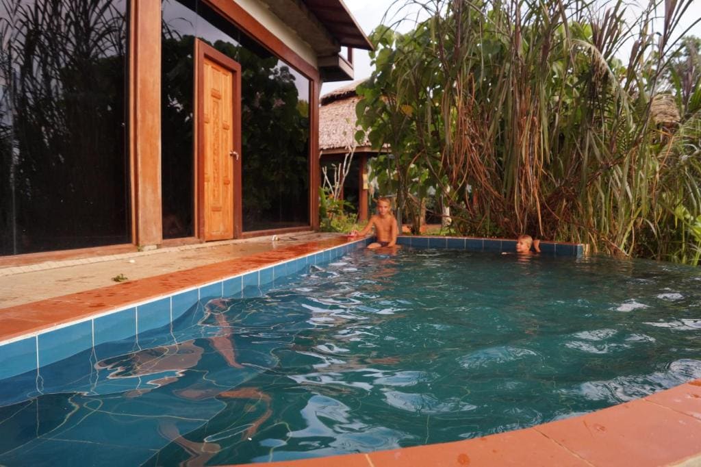 Double Room with Pool View room - Image 3