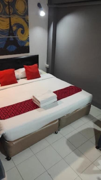 Standard Double or Twin Room room - Image 3