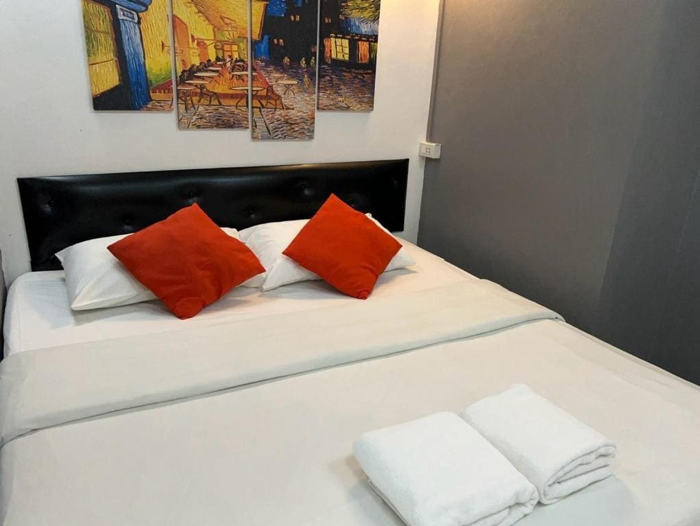 Budget Double or Twin Room (No Window) room - Image 3