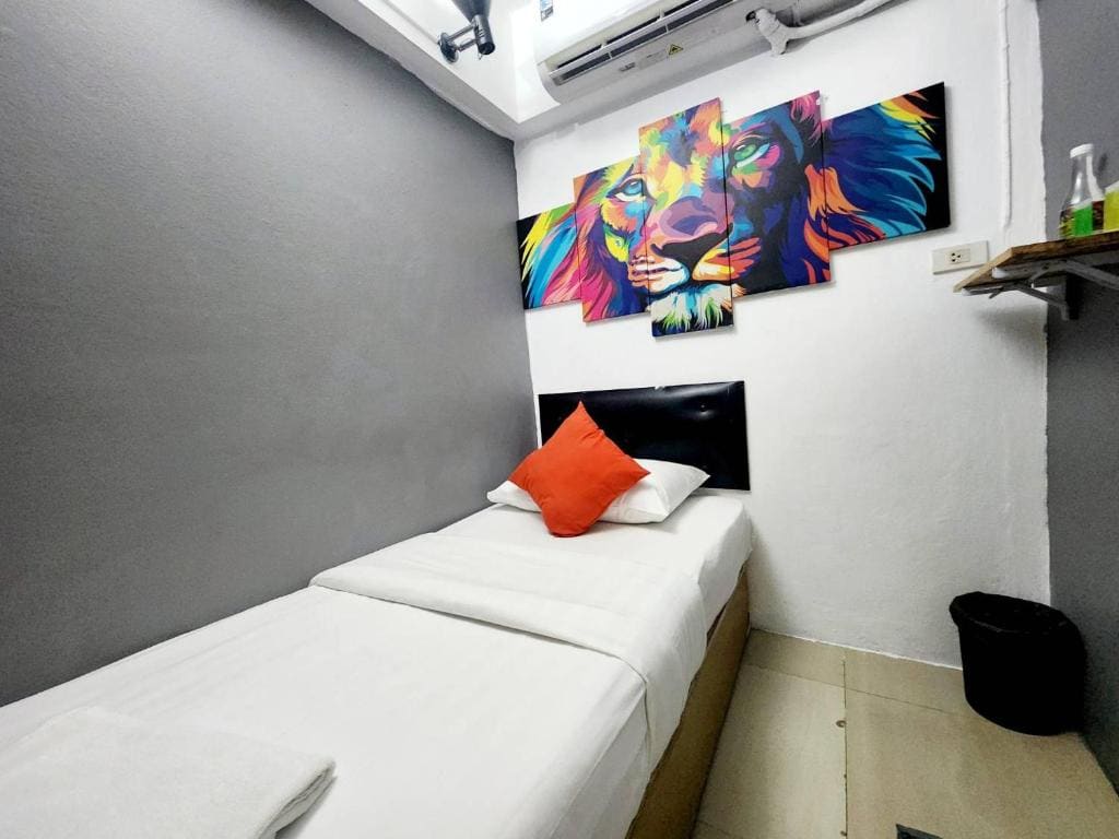 Single Room with Private Bathroom room - Image 2