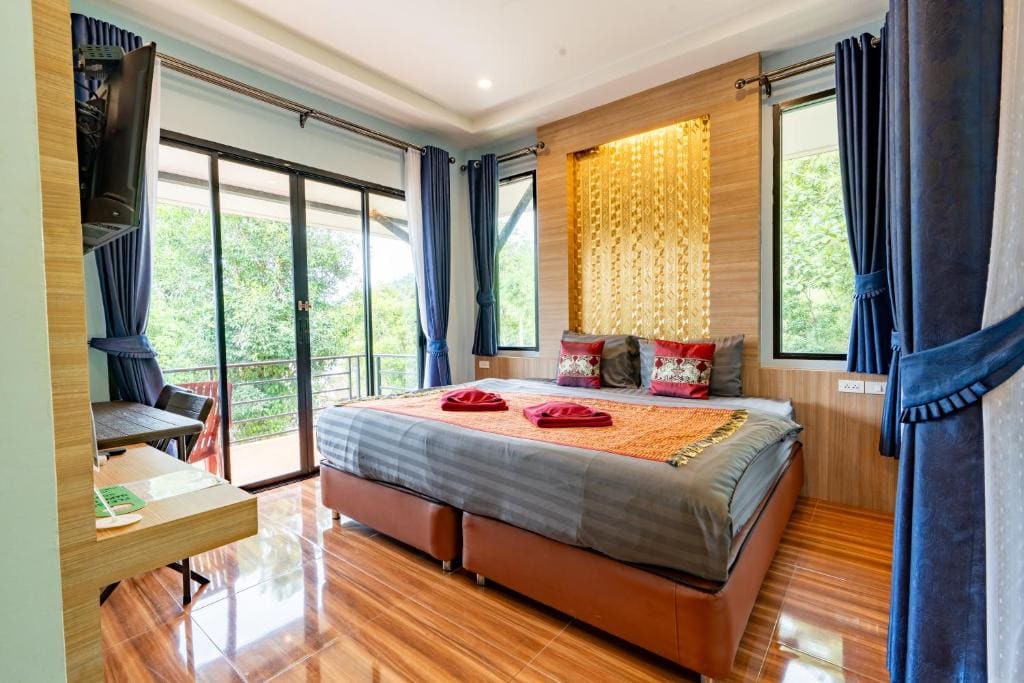 Superior Double or Twin Room with Mountain View room - Image 2