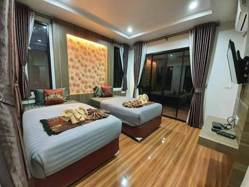 Superior Double or Twin Room with Pool View room - Image 2